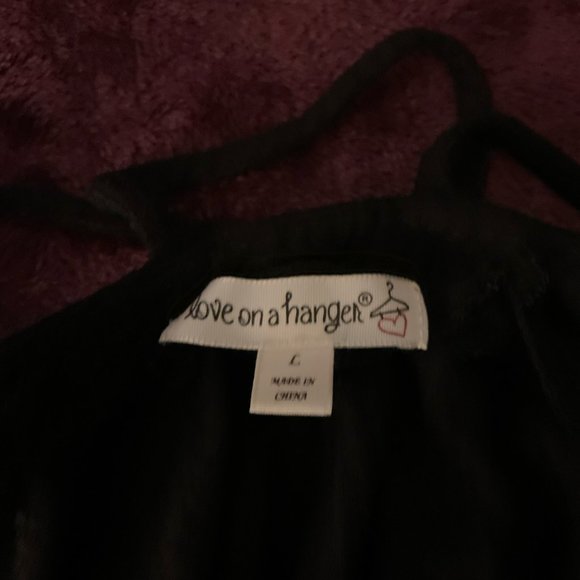 Love on a Hanger Black Cold Shoulder Top Size Large 🕷 - Picture 5 of 5